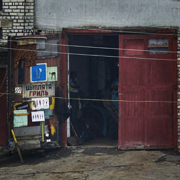 Ворота в котельной.
#govoritdonetsk #donetsk #photo #art