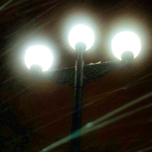 Сегодня - снегопад! #govoritdonetsk #Donetsk #Ukraine #snow #снег #фонарь #Донецк #Украина...