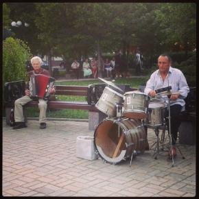 вот такие миловидные музыканты играют у нас на улицах в Донецке #donetsk #street #spring #culture #music #govoritdonetsk #str...