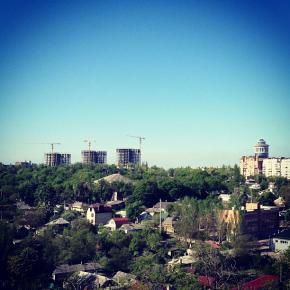 Вид на башню ДонецкСити и три высотки которые возводят внутри вилки Артема, Таманский, Университетская #govoritdonetsk #donet...